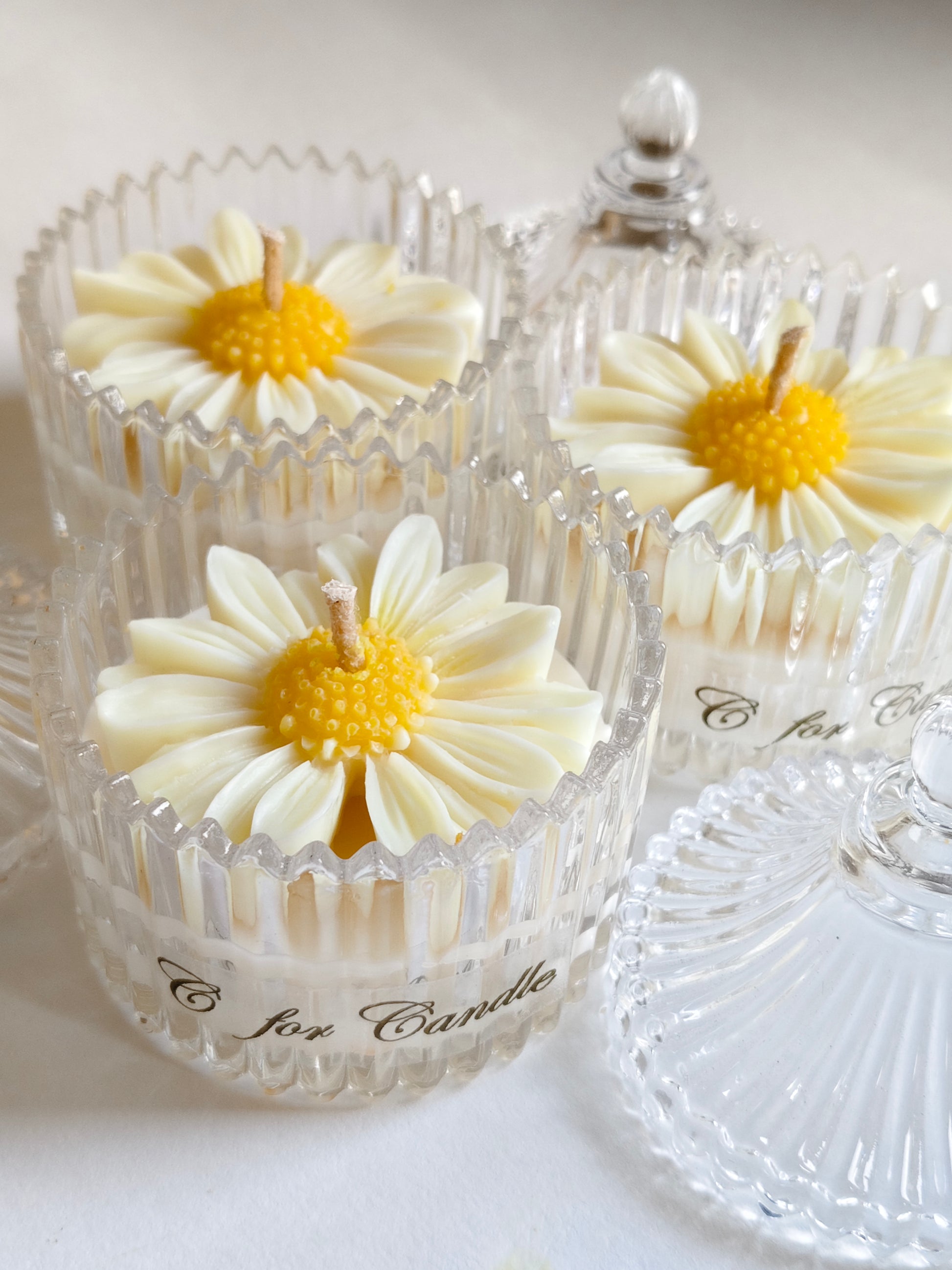 Daisy flower candle in a crystal glass jar
